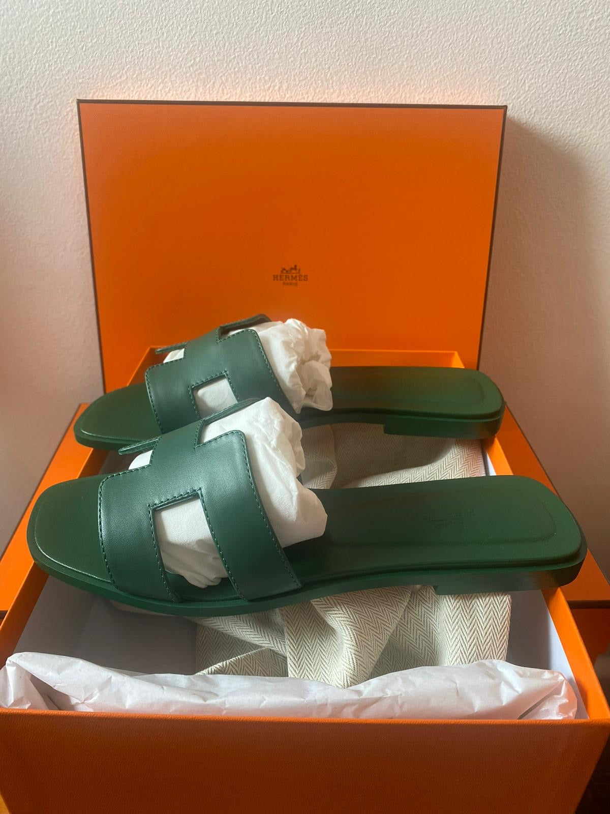 Hermès Oran Sandals (Vert Électrique)