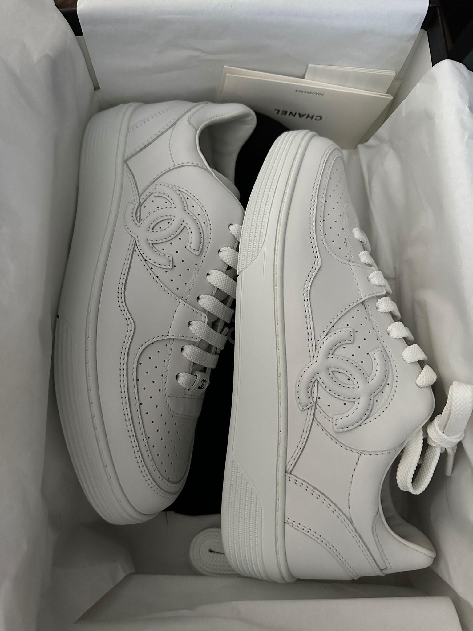 Chanel CC Logo Calfskin Sneaker White (2023)1