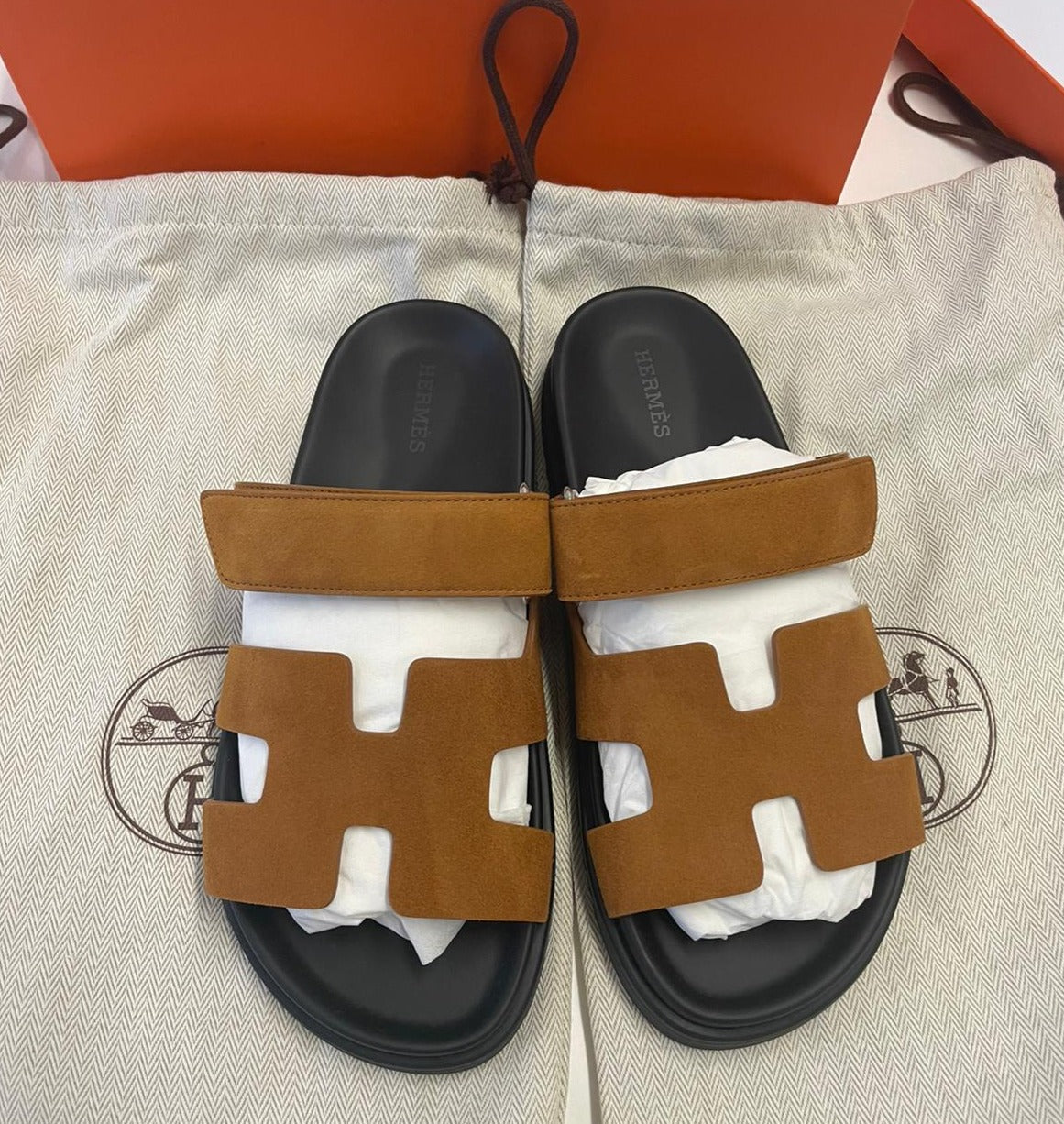 Hermès Chypre Sandals Suede (Naturel/Black)