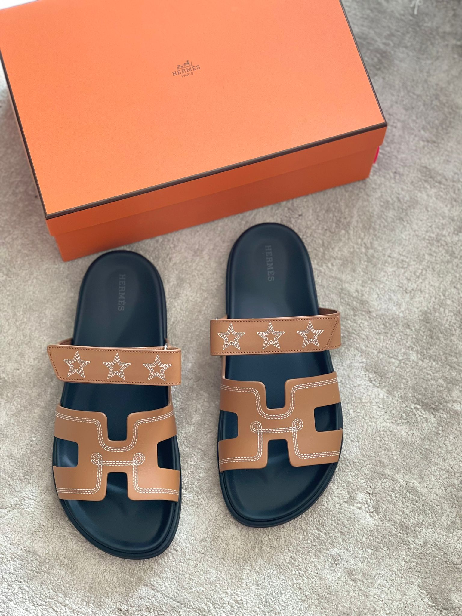 Hermès Chypre Sandals Star Embroidered (Naturel)