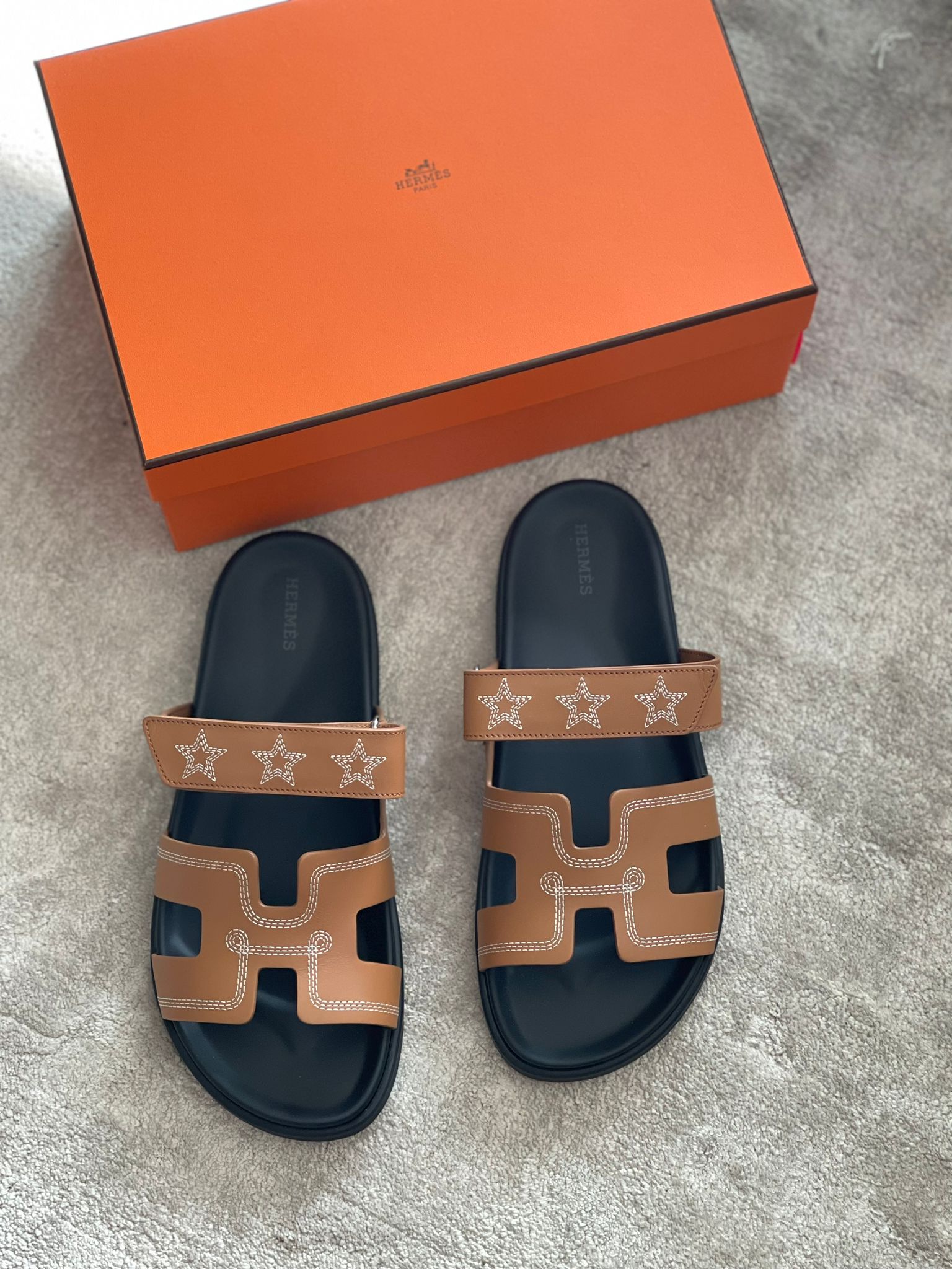 Hermès Chypre Sandals Star Embroidered (Naturel)