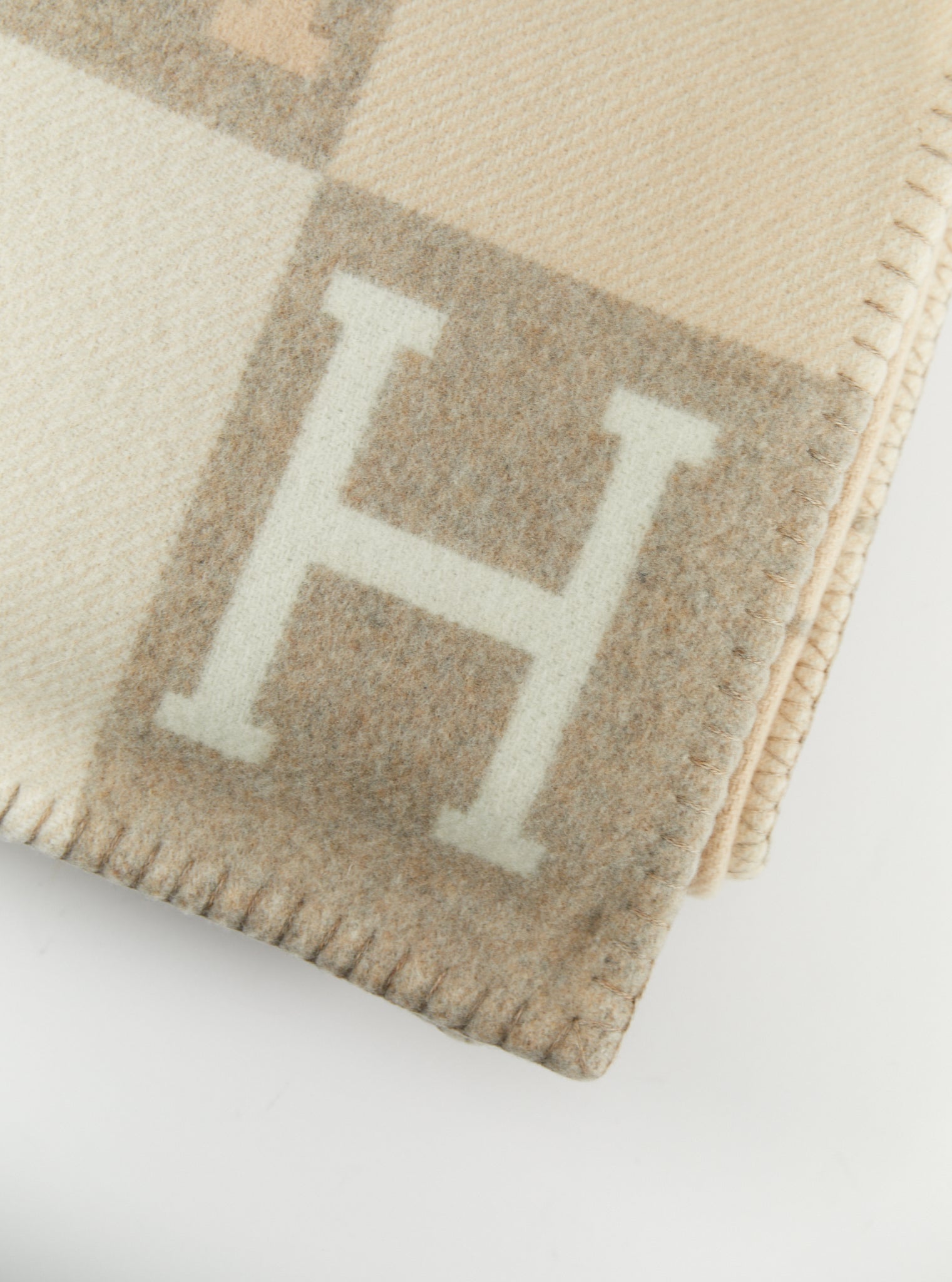 Hermès Avalon III Throw Blanket (Coco/Camomille)