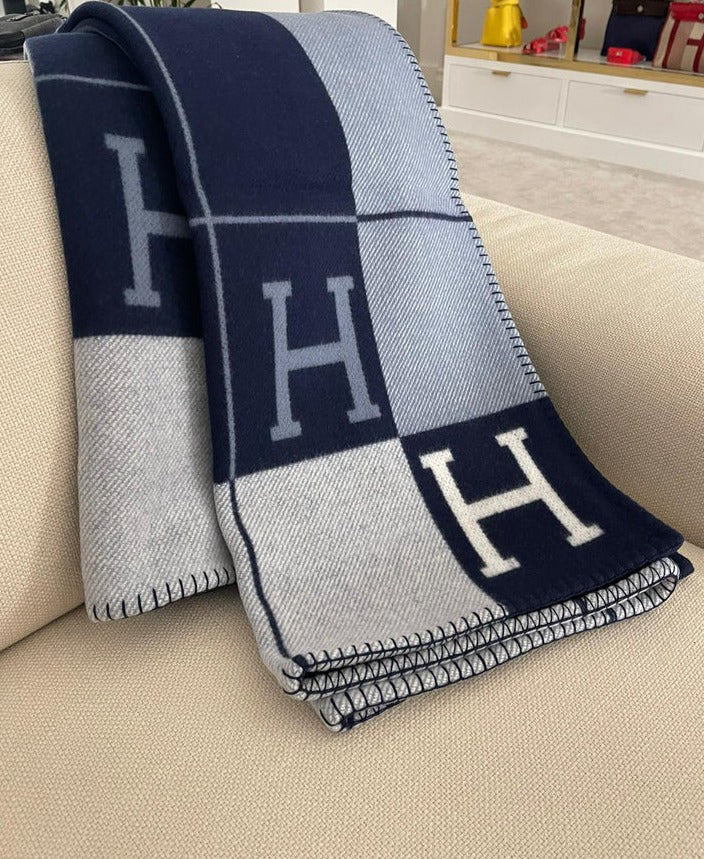 Hermès Avalon III Throw Blanket (Ecru/Caban Blue)