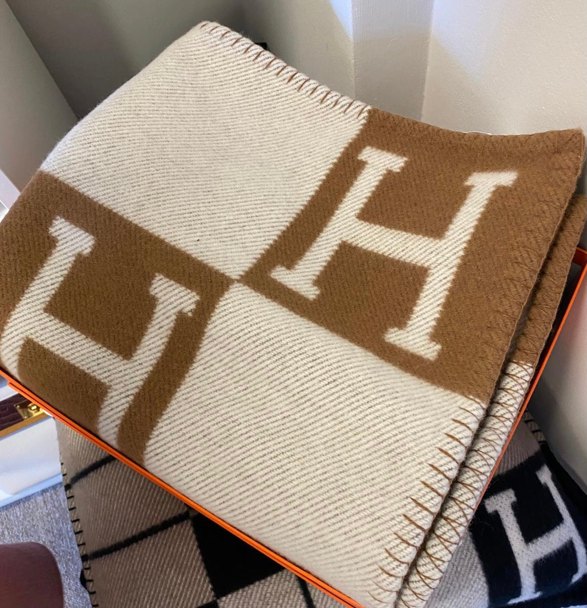 Hermès Avalon Throw Blanket (Ecru/Camel)