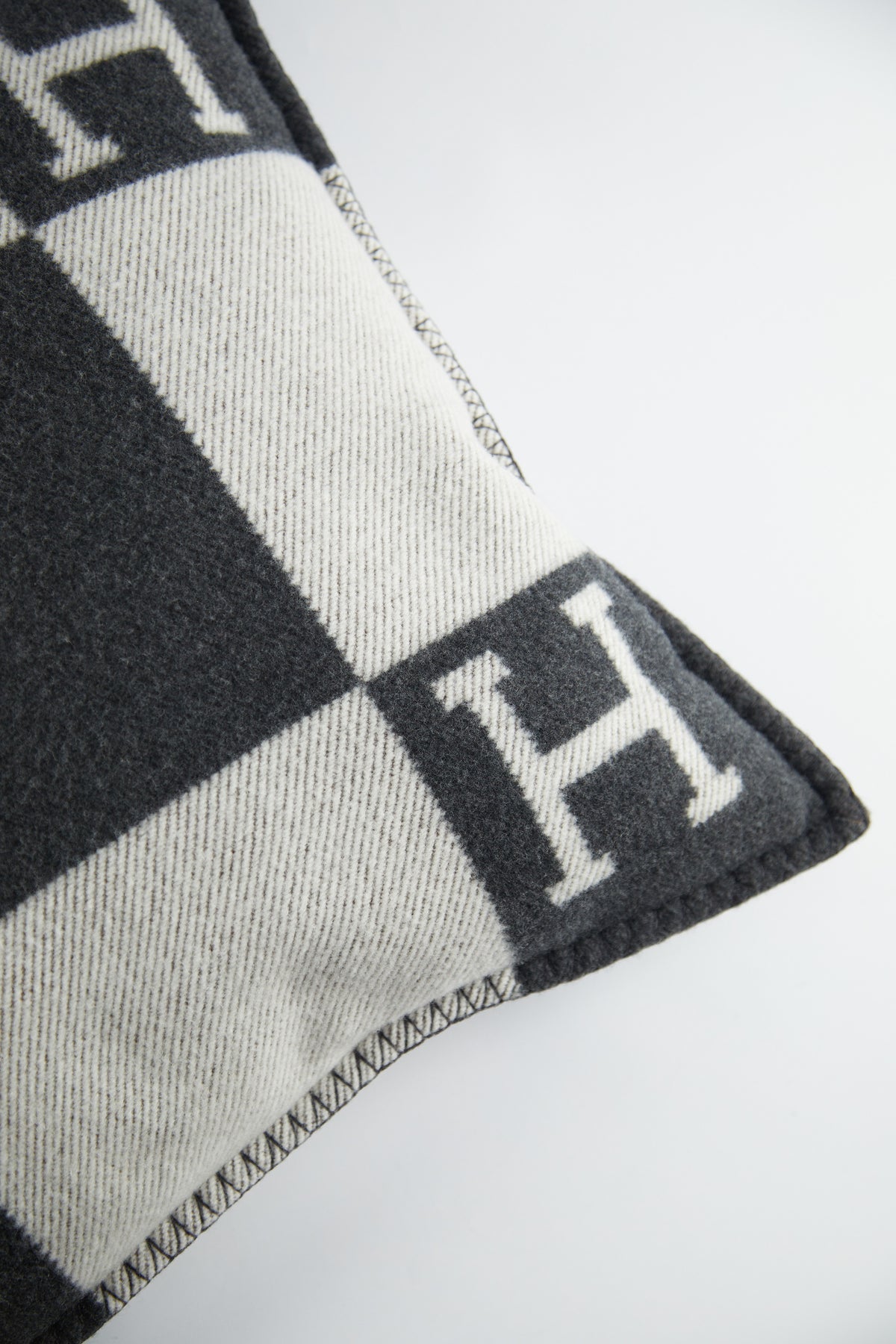 Hermès Avalon Pillow (Ecru & Gris Fonce)