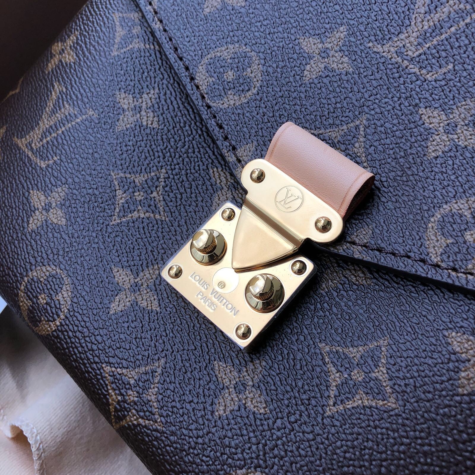 Louis Vuitton Pochette Metis