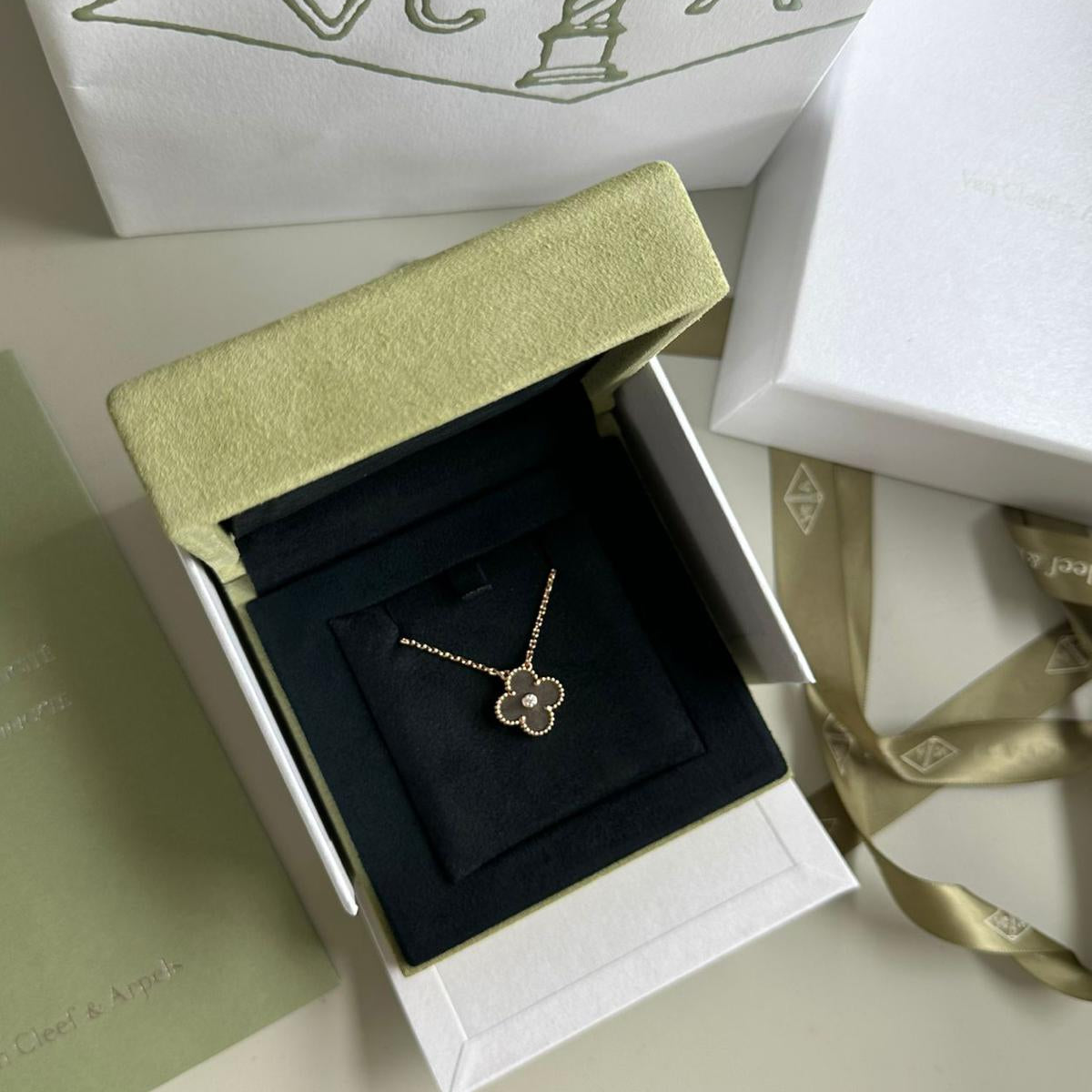 Van Cleef Arpels Holiday 2023 Alhambra Silver Obsidian Rose Gold Pen