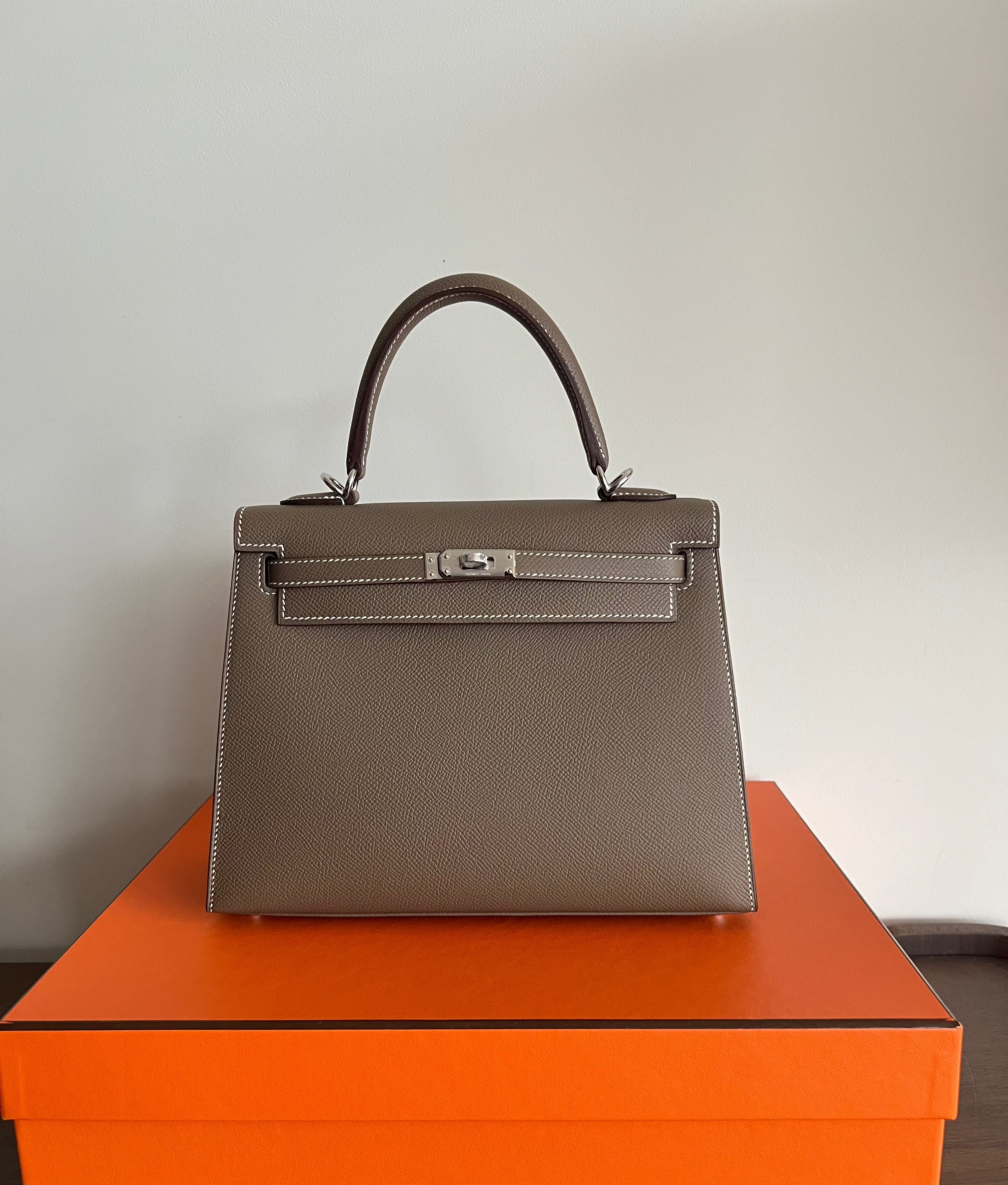 Hermès Kelly 25 Sellier Epsom Etoupe PHW