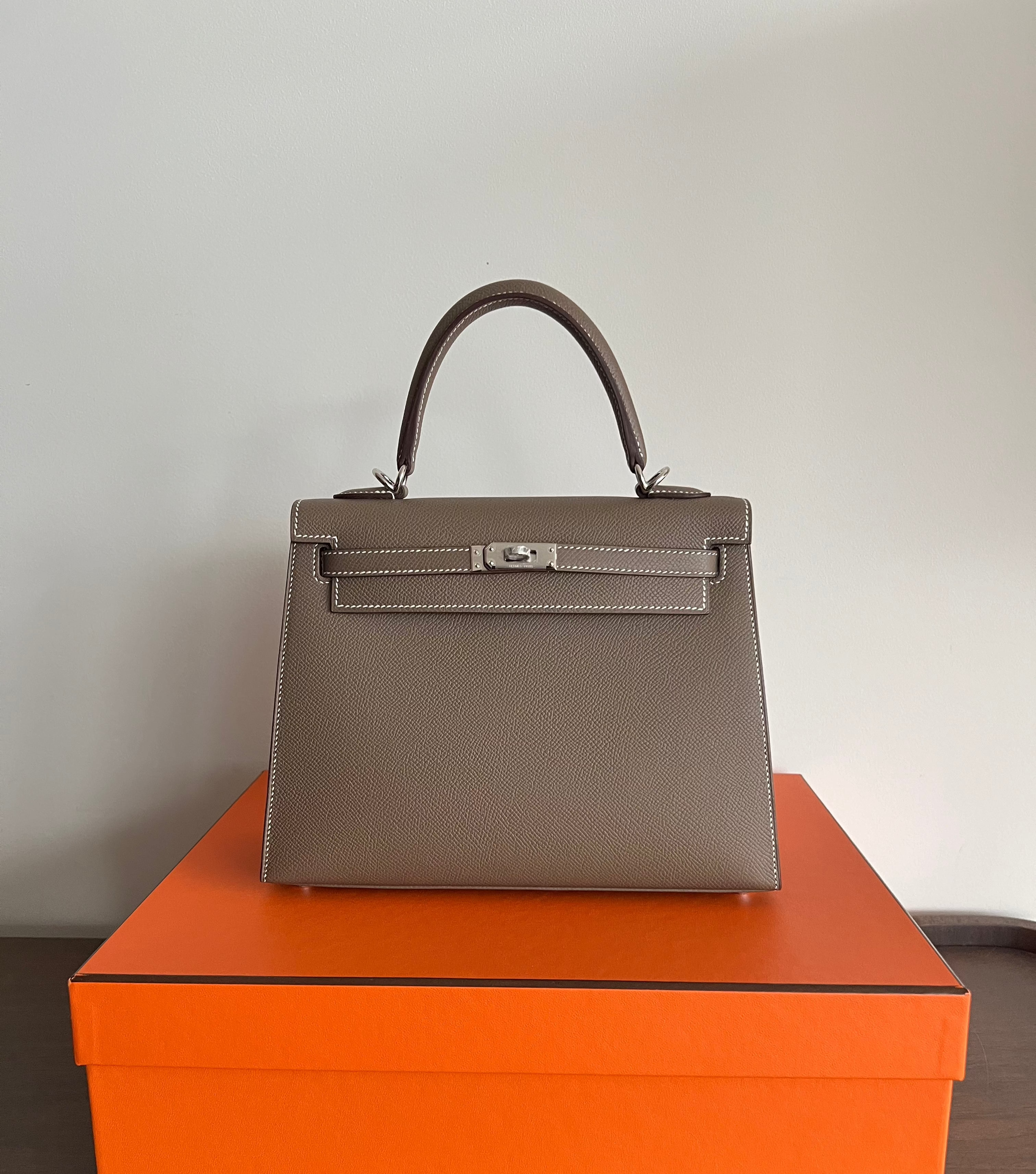 Hermès Kelly 25 Sellier Epsom Etoupe PHW