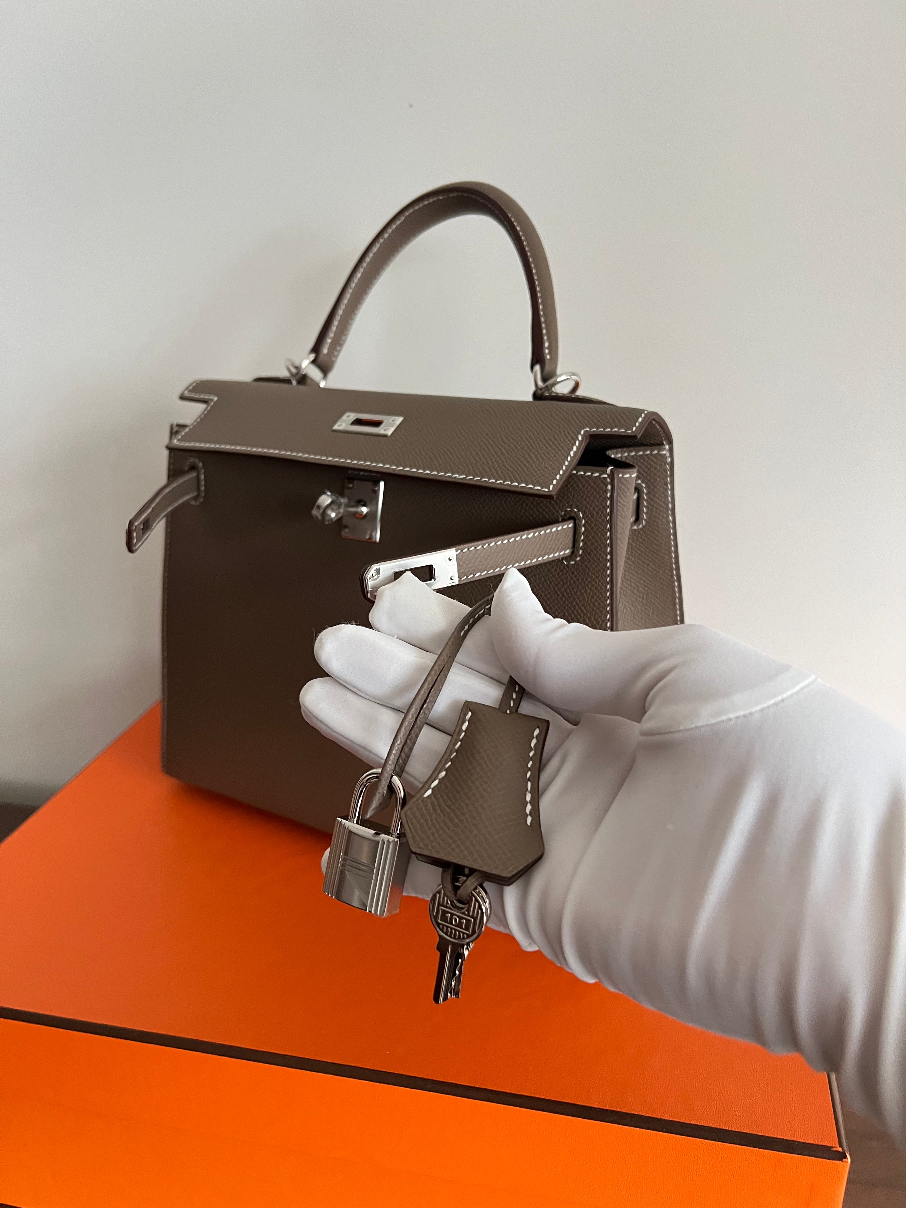 Hermès Kelly 25 Sellier Epsom Etoupe PHW