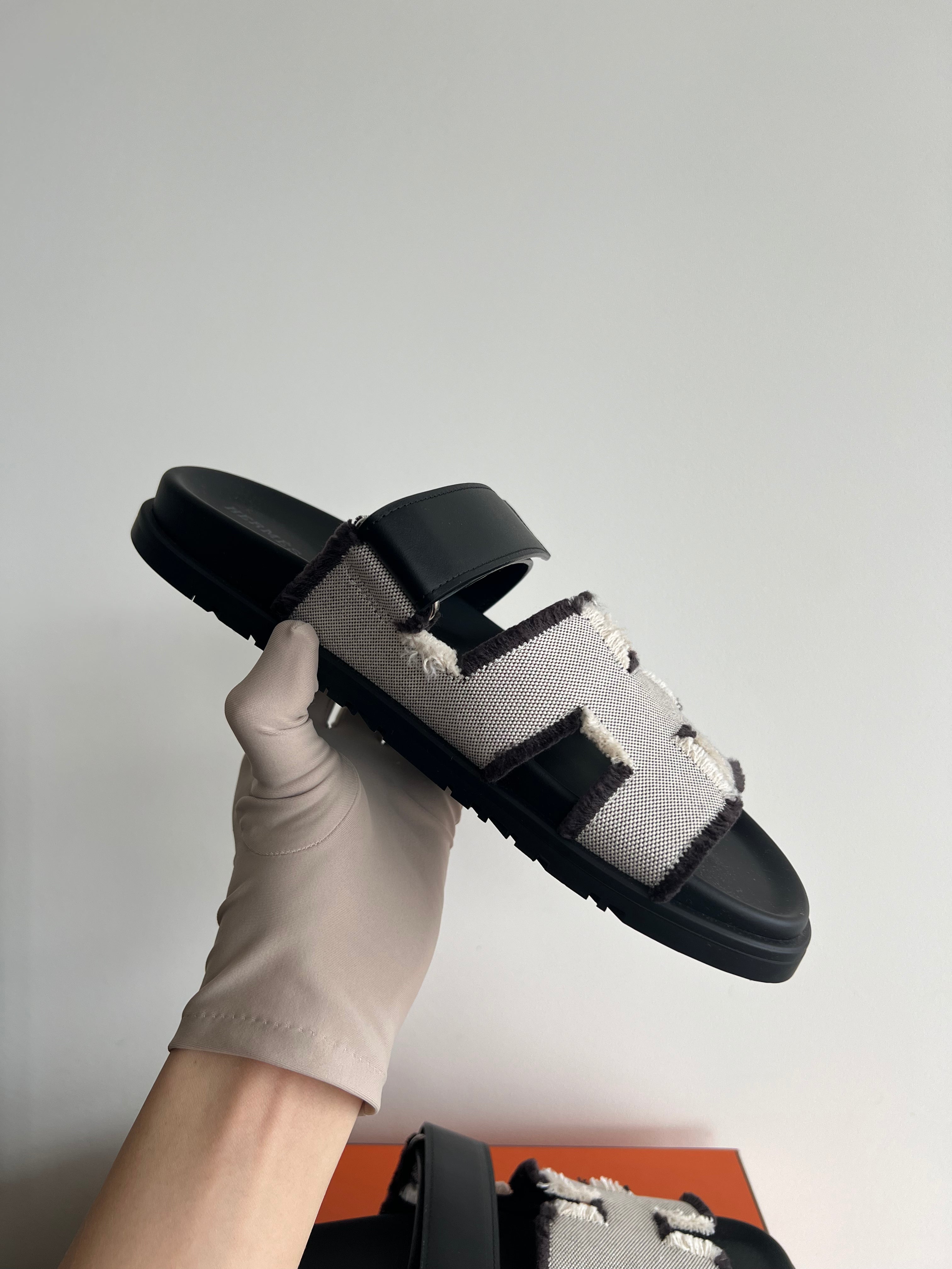 Hermès Chypre Sandals (Prunoir/Noir)
