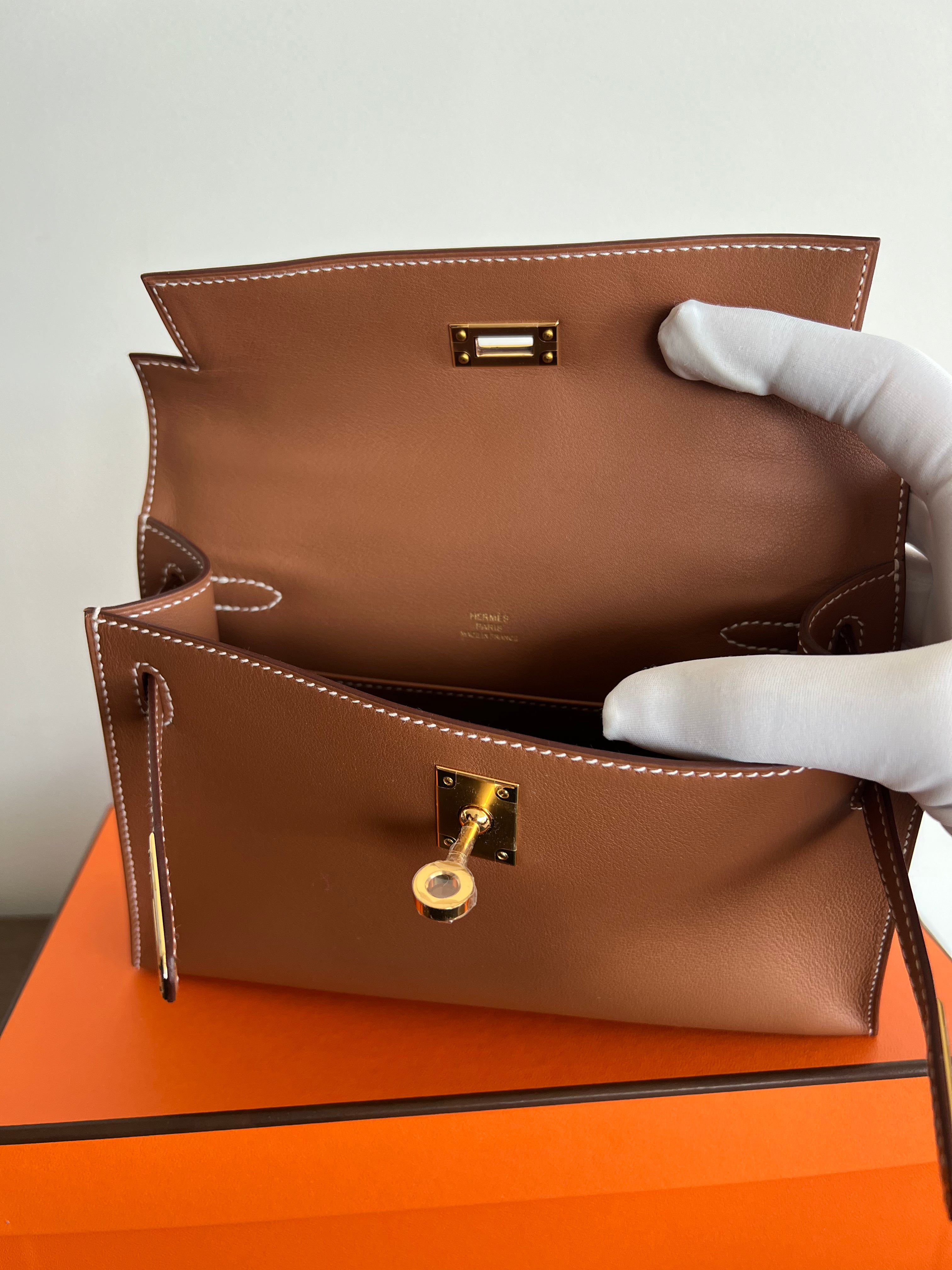 Hermès Kelly Pochette Gold Swift GHW