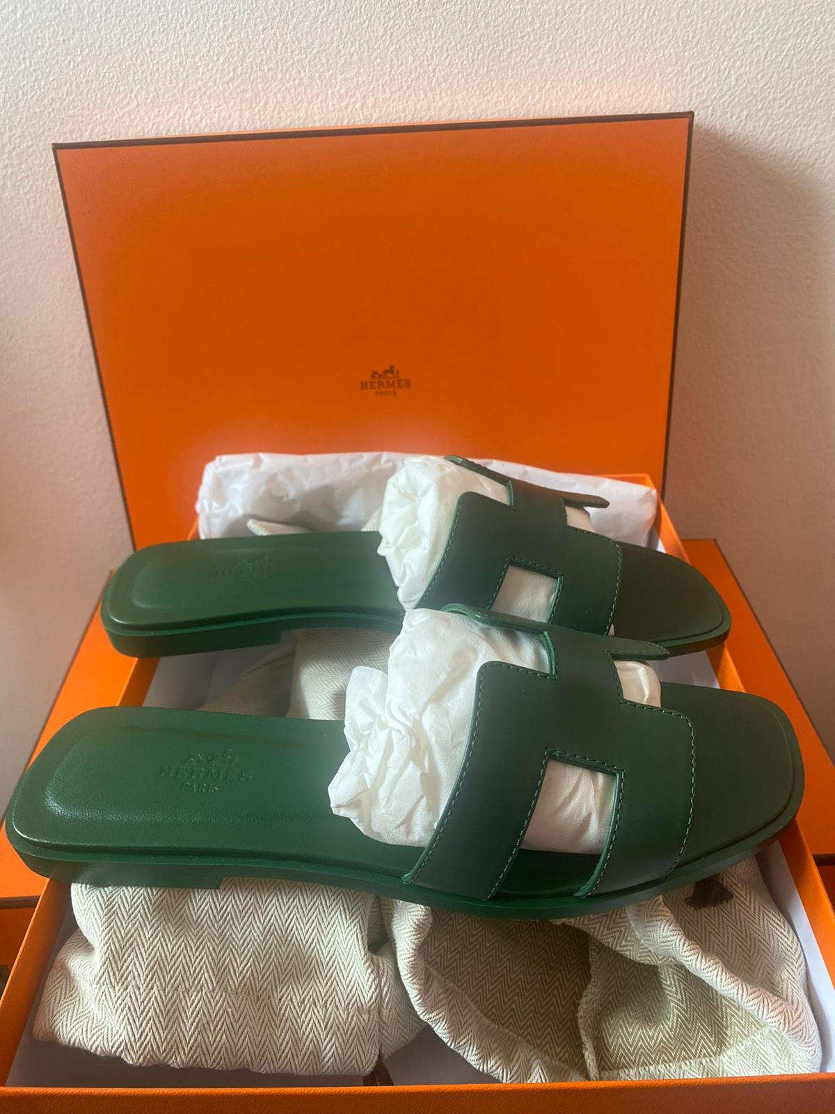 Hermès Oran Sandals (Vert Électrique)