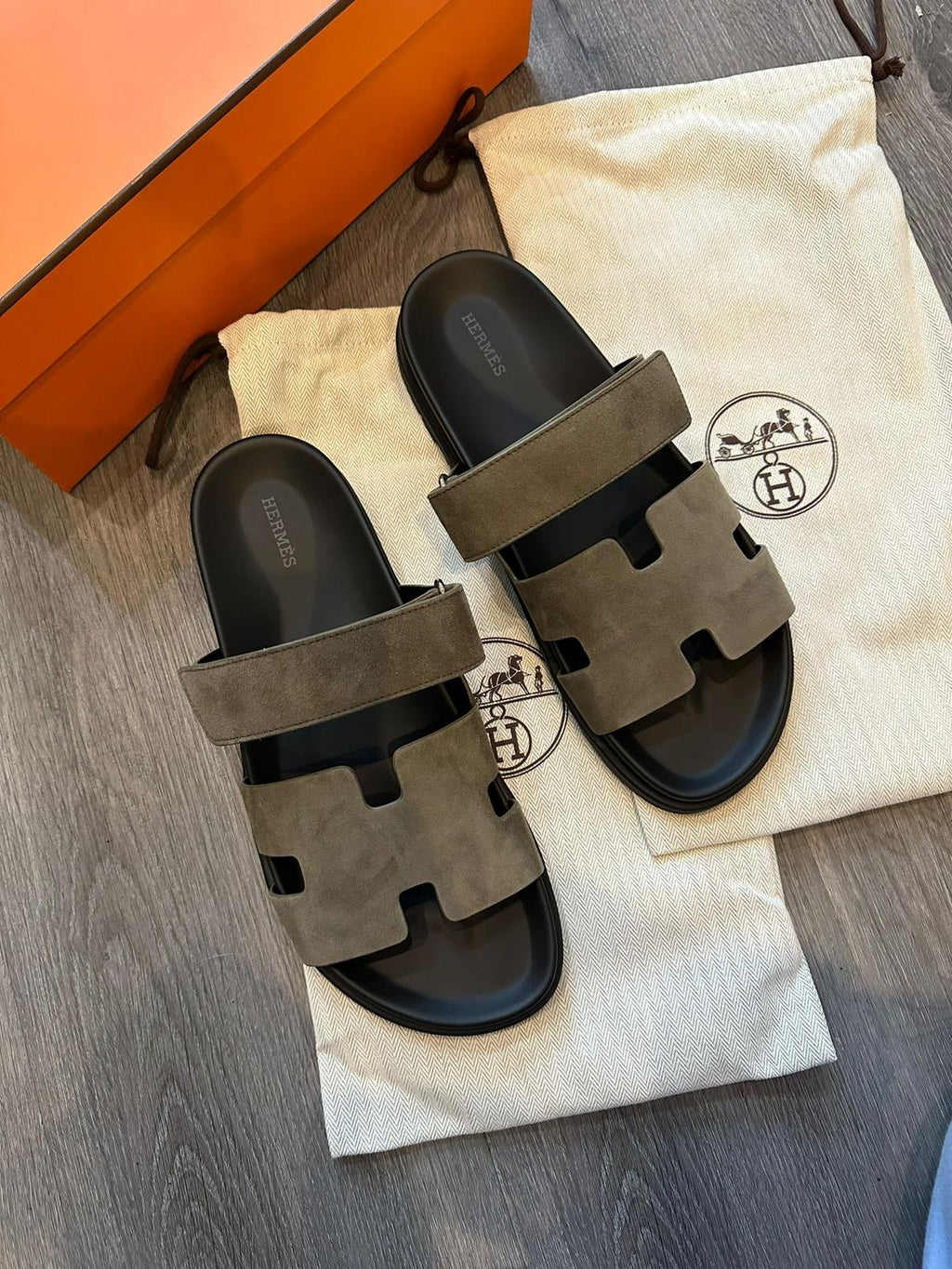 Hermès Chypre Sandals (Khaki/Black) display picture 3