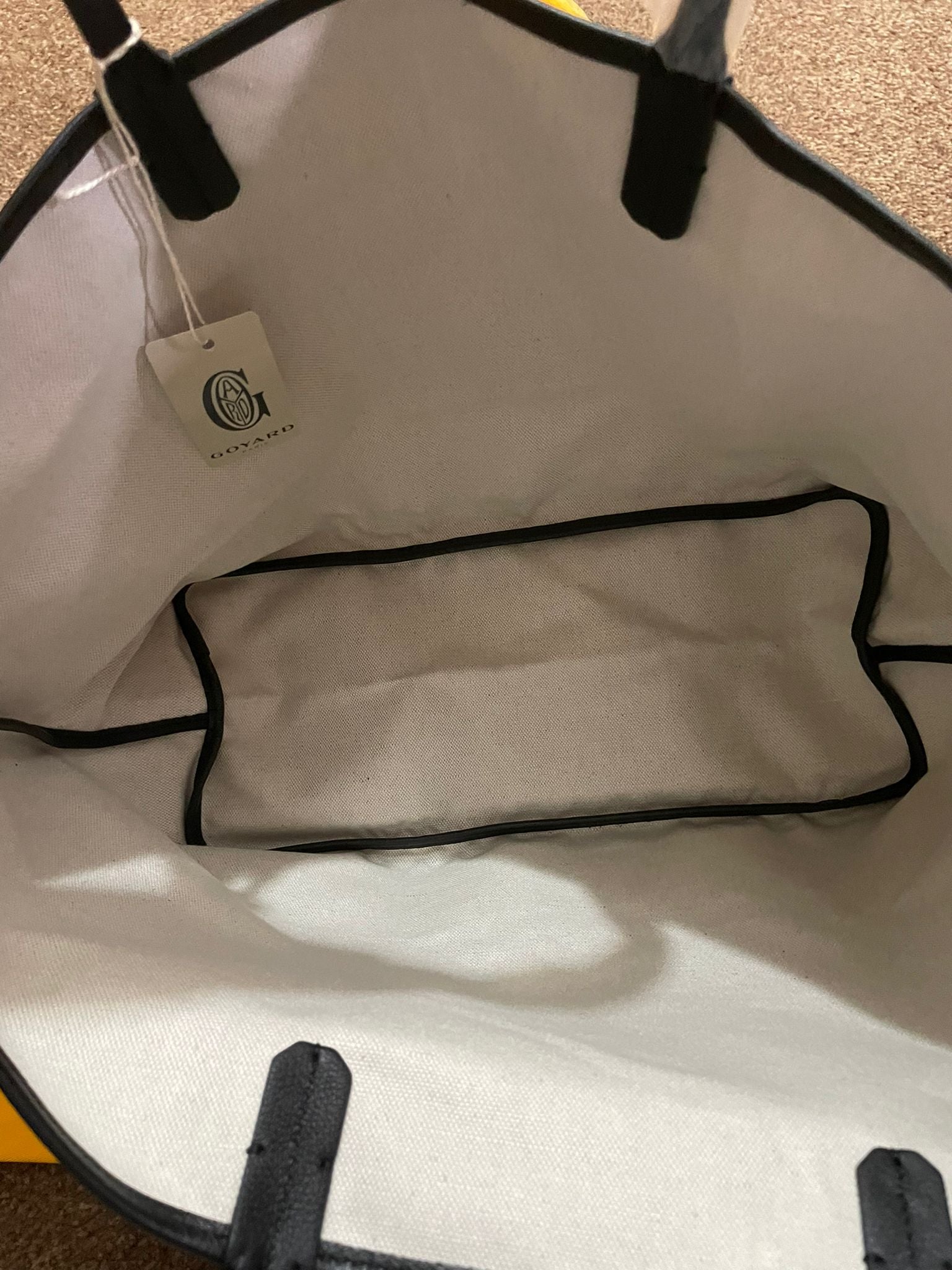 Inside of goyard tote best sale