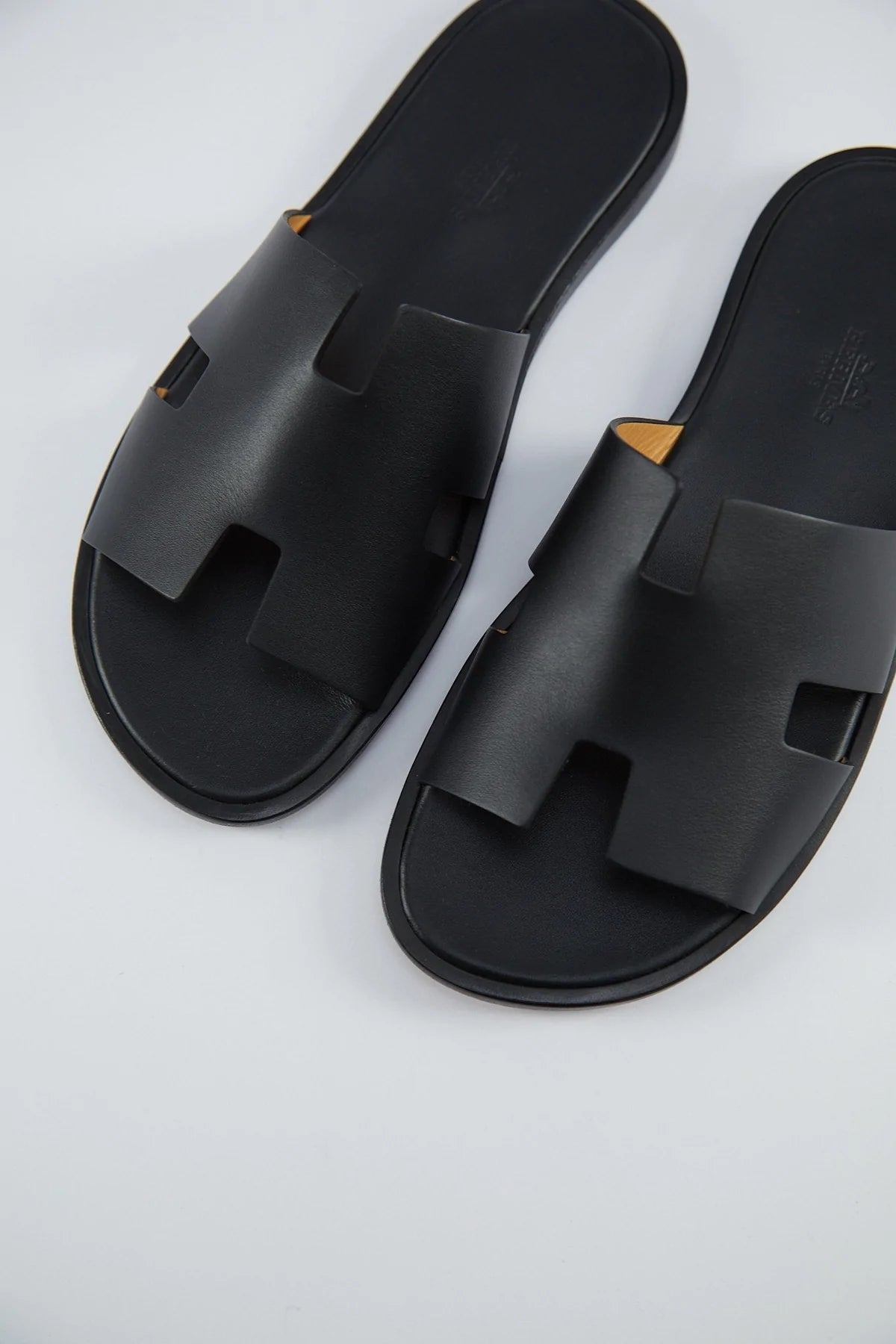 Hermès Izmir Sandals (Black)