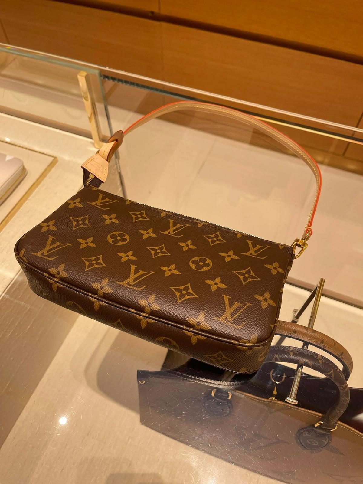 Louis Vuitton Pochette Accessoires Monogram