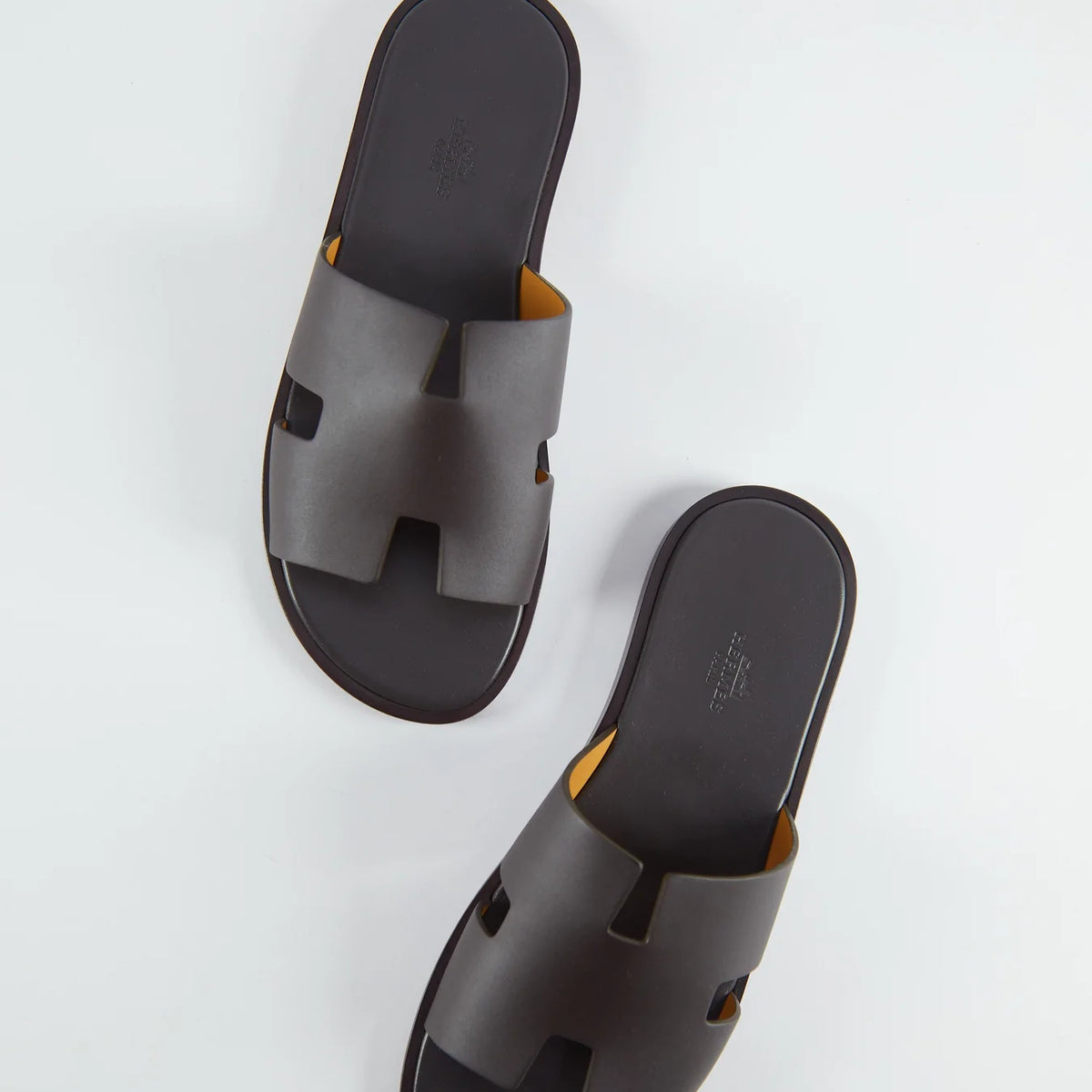 Hermès Izmir Leather Sandals (Moka) display picture 3